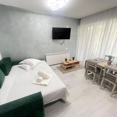 Velier Holiday Apartments Mamaia Eksteriør bilde